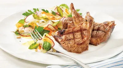 Côtelettes d'agneau et salade printanière 