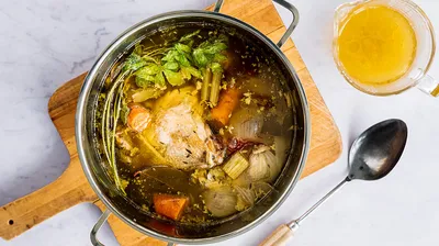 Bouillon de poule et ses légumes d'hiver