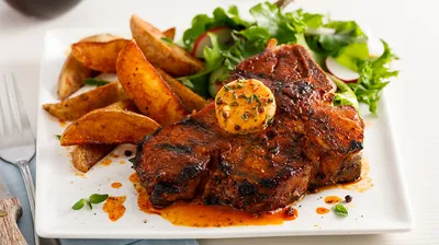 Côtelette de veau grillée (au four ou barbecue) et son beurre parfumé