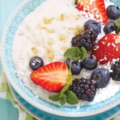 Riz au lait de coco et salade de fruits rouges