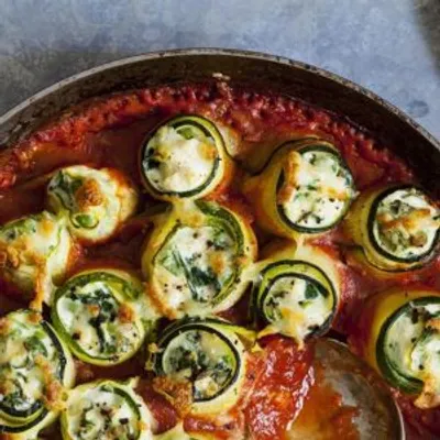 Petits roulés de courgette, épinard ricotta et lardons