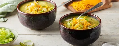 Potage de poireaux, pommes de terre, mimolette