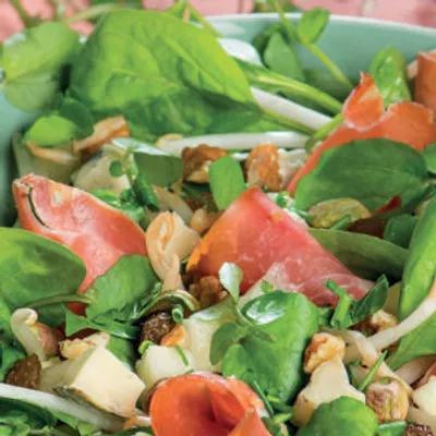 Salade d'épinard, poire, jambon sec