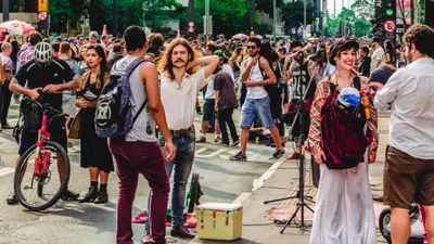 Foule rue festif Pexels