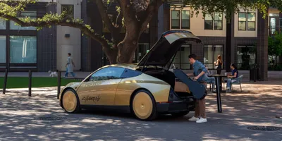 Tesla lance son premier véhicule entièrement autonome