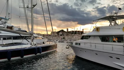 Le Vieux-Port de Cannes bloqué par des pêcheurs