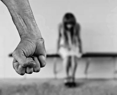 Violences conjugales : 111 femmes tuées en 2025