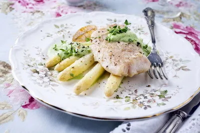 Rencontre entre le ris de veau, le saint pierre et les asperges blanches