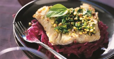 Pavé de saumon et compotée de chou rouge