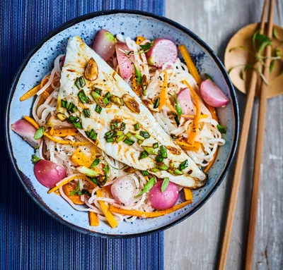 Filet de daurade mariné et ses pâtes de riz