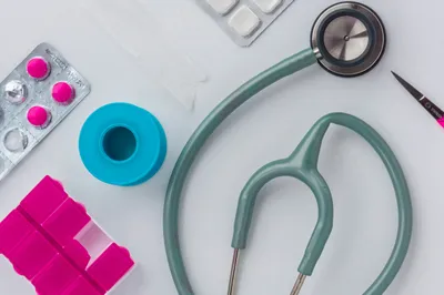 Trousse à pharmacie des vacances : les dix indispensables à emporter