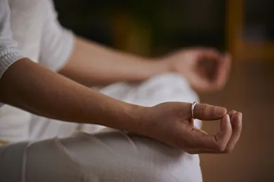 Yoga : quand certaines pratiques dérivent vers des discours à risque