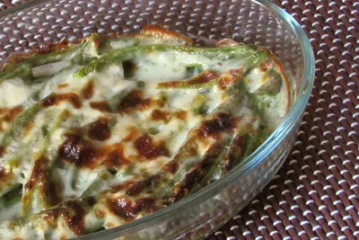 Gratin aux haricots verts, viande hachée et crème