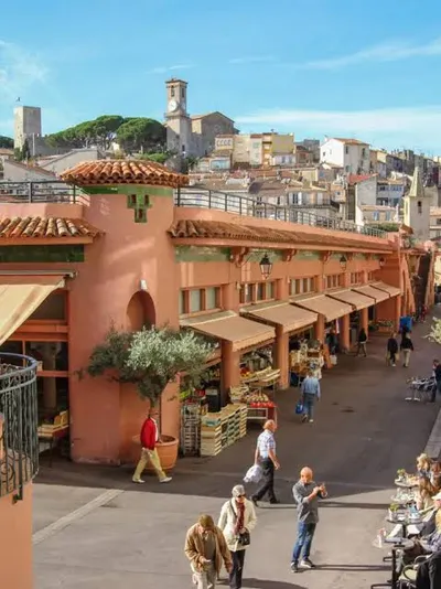 Cannes : un balcon fissuré près du marché Forville, le périmètre de sécurité levé