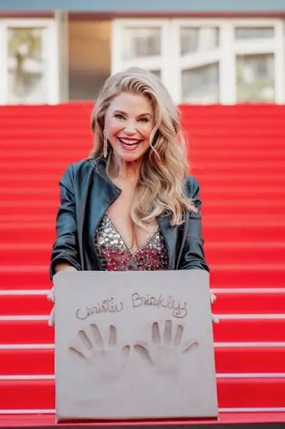 Christie Brinkley laisse ses empreintes à Cannes