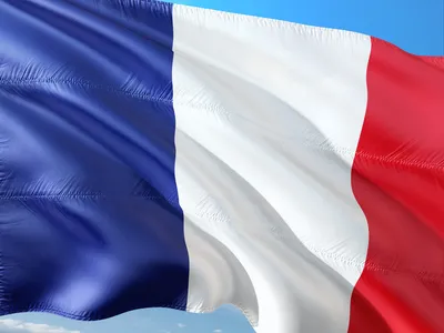Nice : une levée du drapeau français et La Marseillaise chaque semaine dans les écoles