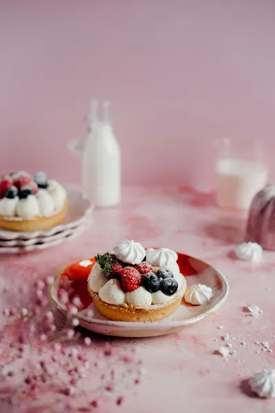 Tartelette vanille, crème montée et fruits rouges