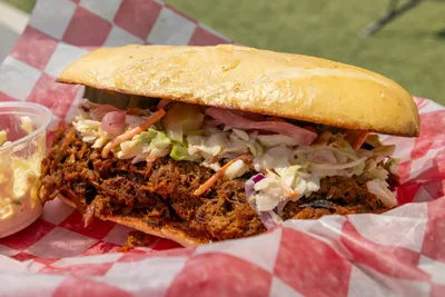 Sandwich gourmand à l'effiloché de bœuf