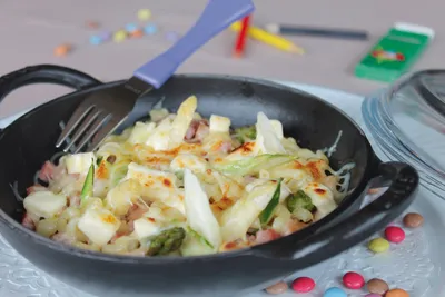 Coquillettes Alsace aux oeufs frais, tomme de nos montagnes et asperges d’Alsace en gratin délicieux