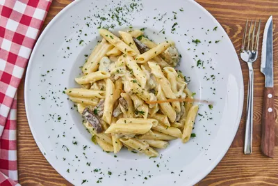 Penne à la carbonara et aux champignons