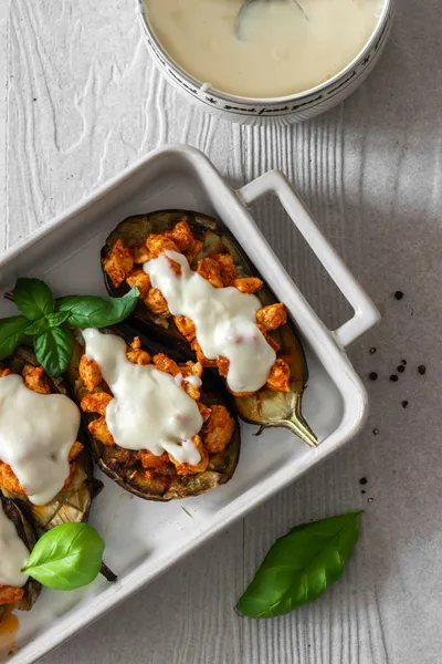 Aubergines farcies au poulet