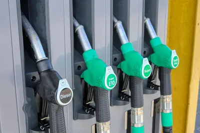 Des pêcheurs bloquent le dépôt pétrolier de Fos-sur-Mer