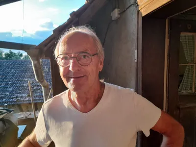 Georges, l'ancien prof de maths a repris du service ''Chez Güsti'' quelques jours 