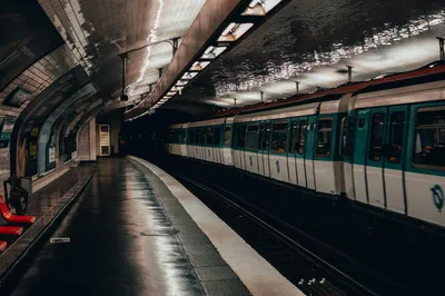 Trois femmes poignardées dans le métro de Paris : ce que l’on sait de l’auteur