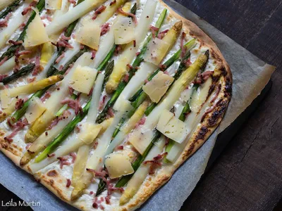 Flammekueche (tarte flambée) aux 2 asperges et au Bargkass