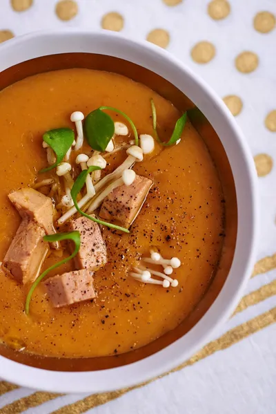 Velouté de butternut et dés de foie gras