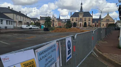 Réunion autour du projet d'aménagement de la place de l'Hôtel de...