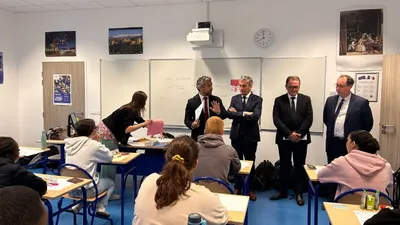 Le recteur promet d'être "au rendez-vous" du futur collège...