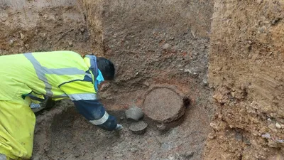Une poêle en métal millénaire retrouvée près de Châteaudun