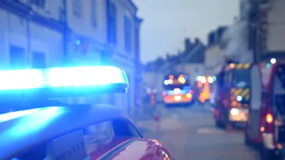 Départ de feu de voiture dans le sous-sol d'une habitation