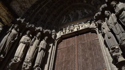 Le réveil d'un sarcophage de la cathédrale de Chartres