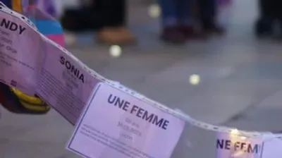 Une centaine de personnes contre les féminicides