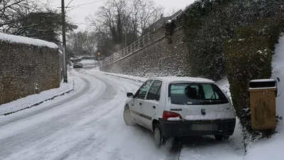  Très fort regel des chaussées enneigées ou humides