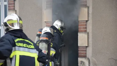 Une toiture en feu à Pierres