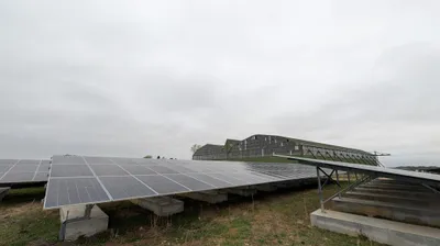 🔊 196 000 panneaux solaires et 100M€ d'investissement : la géante...