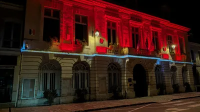 Sensibilisation aux cancers du sang : Châteaudun s'illumine en rouge