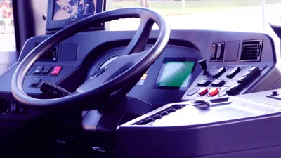 Découvrez le métier de conducteur de car qui recrute 