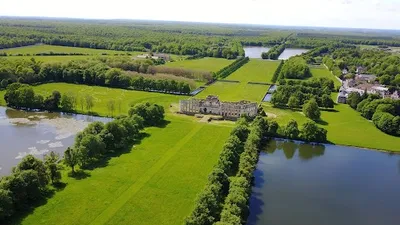 LA FERTÉ-VIDAME -  le tournage du « Village préféré des Français »...