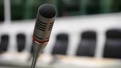 Près d'une soixantaine d'anciens élèves viennent témoigner au lycée 