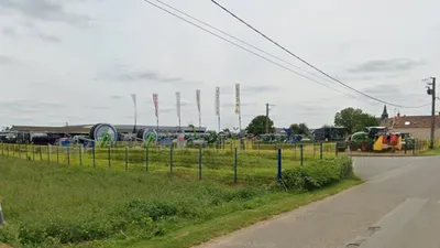 SANCHEVILLE – 11 tracteurs détruits par un un incendie