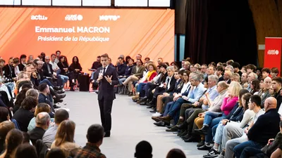 Emmanuel Macron à Saint-Malo : "il faut interdire les réseaux aux...