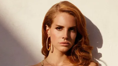 Lana Del Rey dévoile « White Feather Hawk Tail Deer Hunter », un...
