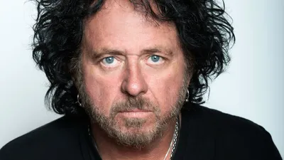 "Il ne sait parfois plus qui il est" : Steve Lukather inquiet de...