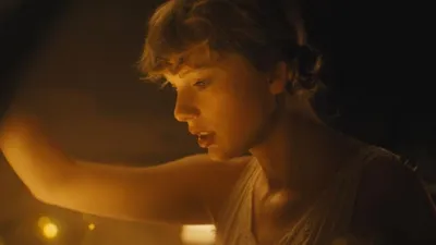  Taylor Swift dévoile le clip d’« Elizabeth Taylor » : un court...