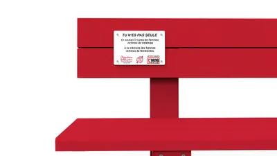 Des bancs peints en rouge, l'initiative bretonne pour sensibiliser...