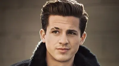 Tiny Desk invite Charlie Puth pour une live session solaire
